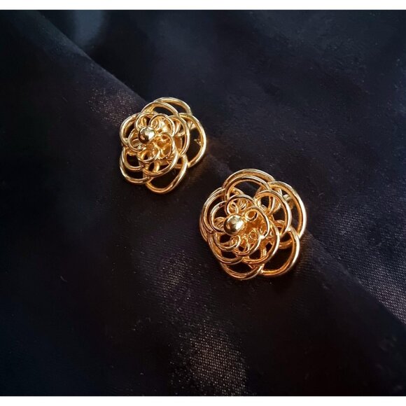 Vintage Crown TRIFARI Signed Clip On Celtic Knot Flower Gold Toned Earrings - Picture 4 of 7